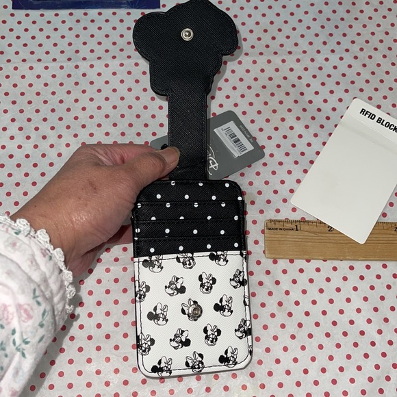 AUTHENTIC DISNEY MERCHANDISE—MINNIE MOUSE CREDIT CARD/ID wallet - Picture 7 of 10